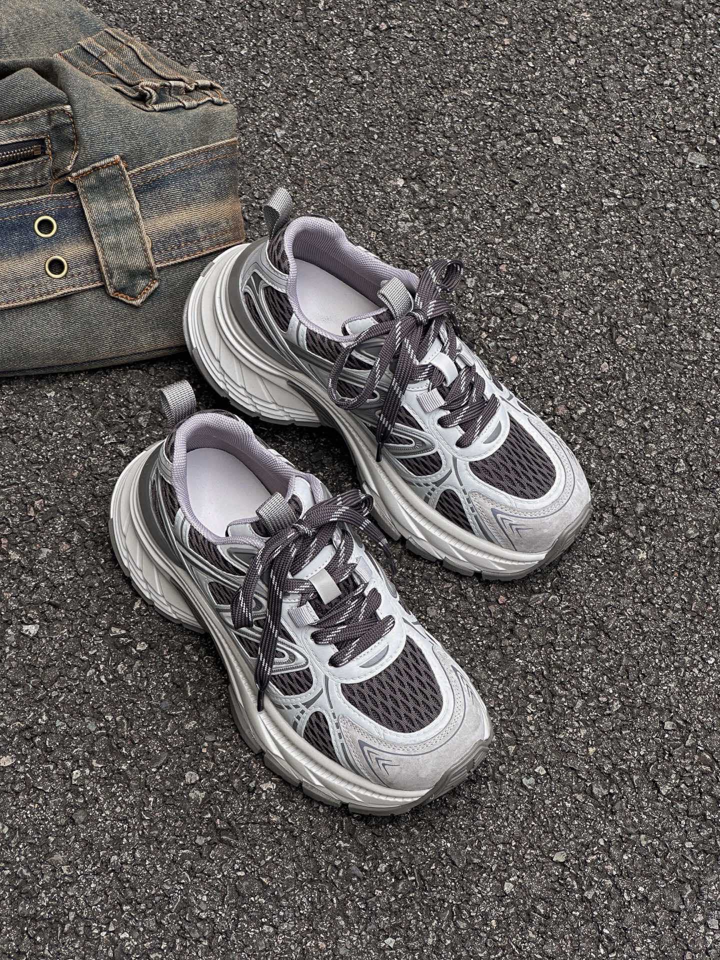 

2025 лето новые сетчатые дышащие туфли на платформе в стиле «папа» женские универсальные повседневные модные легкие нишевые спортивные туфли инс 40 темно серый