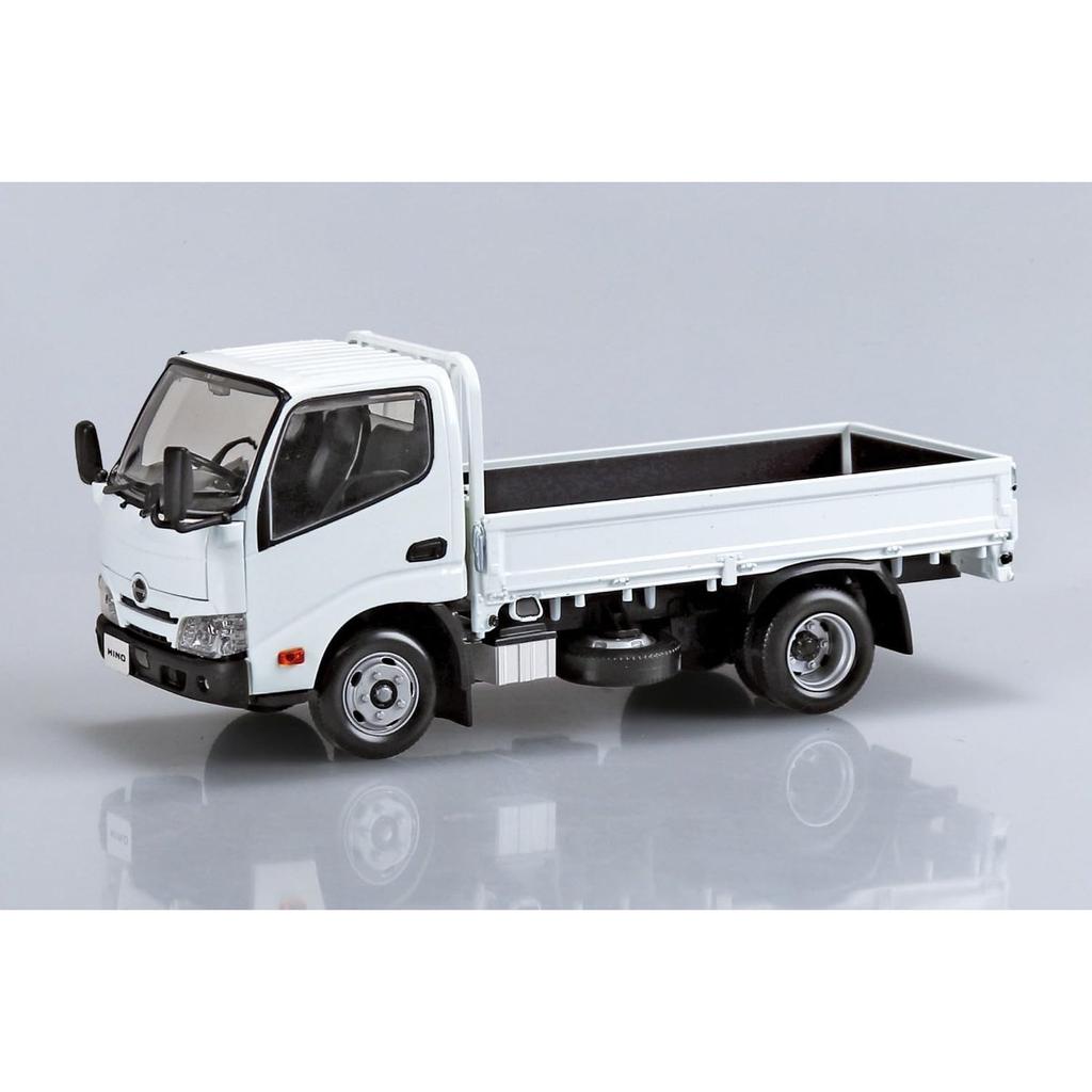 AOSHIMA Hino Dutro Flat-Body Truck Model Kit - 1/32 Scale, Snap-Kit, No Glue/Paint Needed, White