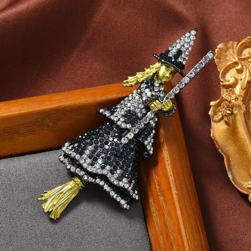 Riding a Broomstick Witch Brooch Personalized Halloween Celebration Atmosphere Chest Flower Brooch Buckle Gift