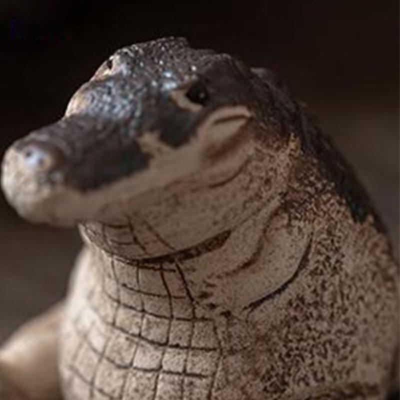 Urocza i piękna mała statuetka ogrodowa krokodyla Trwała figurka artystyczna na podwórko, do parków, kreatywna rzeźba zwierzęca, dekoracja domu