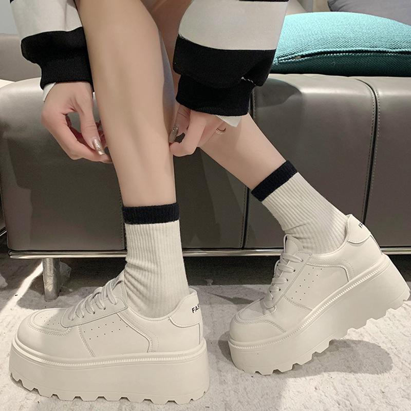 Pantofi Albi Mici din Piele pentru Copii, Primăvară și Vară, Noi, Pantofi de Board de Valoare Ridicată, Talpă Groasă Muffin cu Înălțime, Pantofi Sport Casual