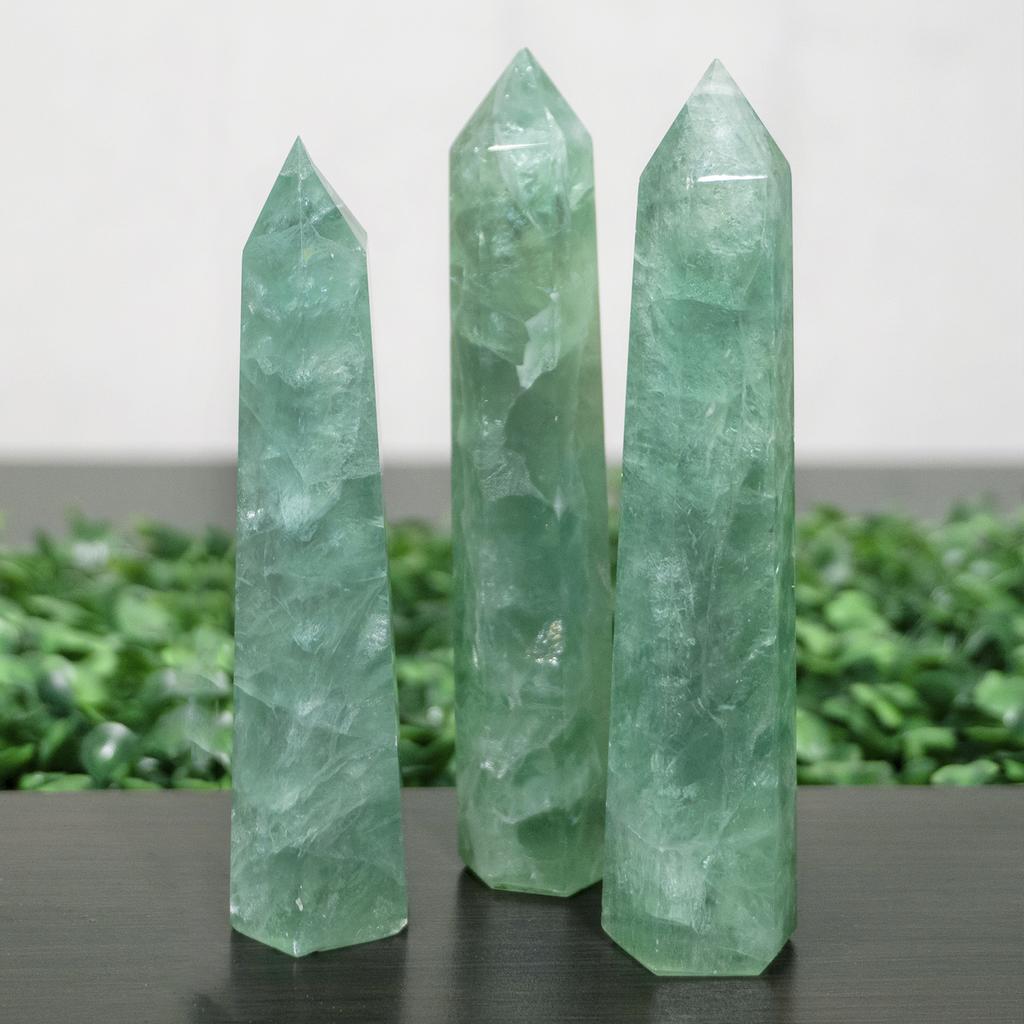 2Pcs Green Fluorite Crystal Single Point Tower 6-Sided Prism Wand Natural Healing Stone Sculptures Home Decor Outdoor Statues