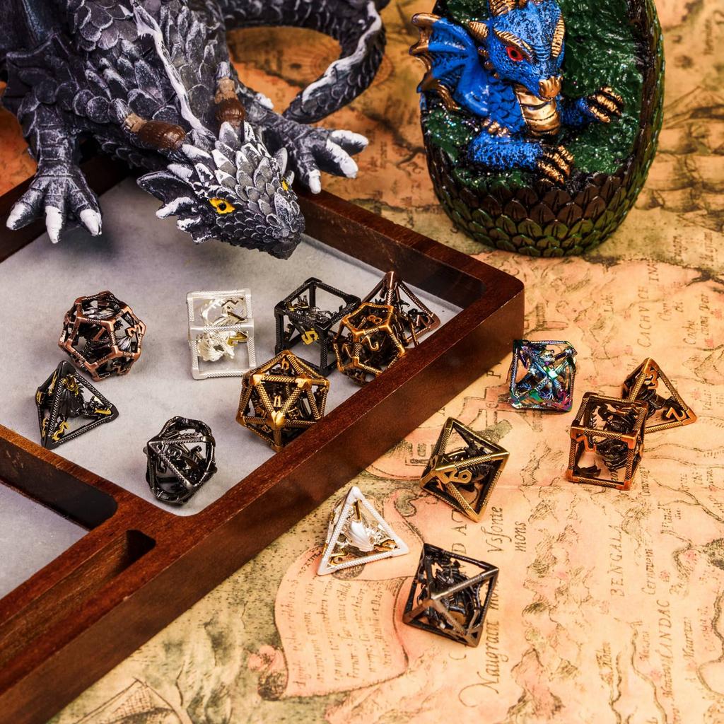 Cusdie Dračí duté kovové DND kostky 7 ks D4-D20 Polyedrická sada kostek se železnou krabičkou pro RPG hru Pathfinder Stolní hry