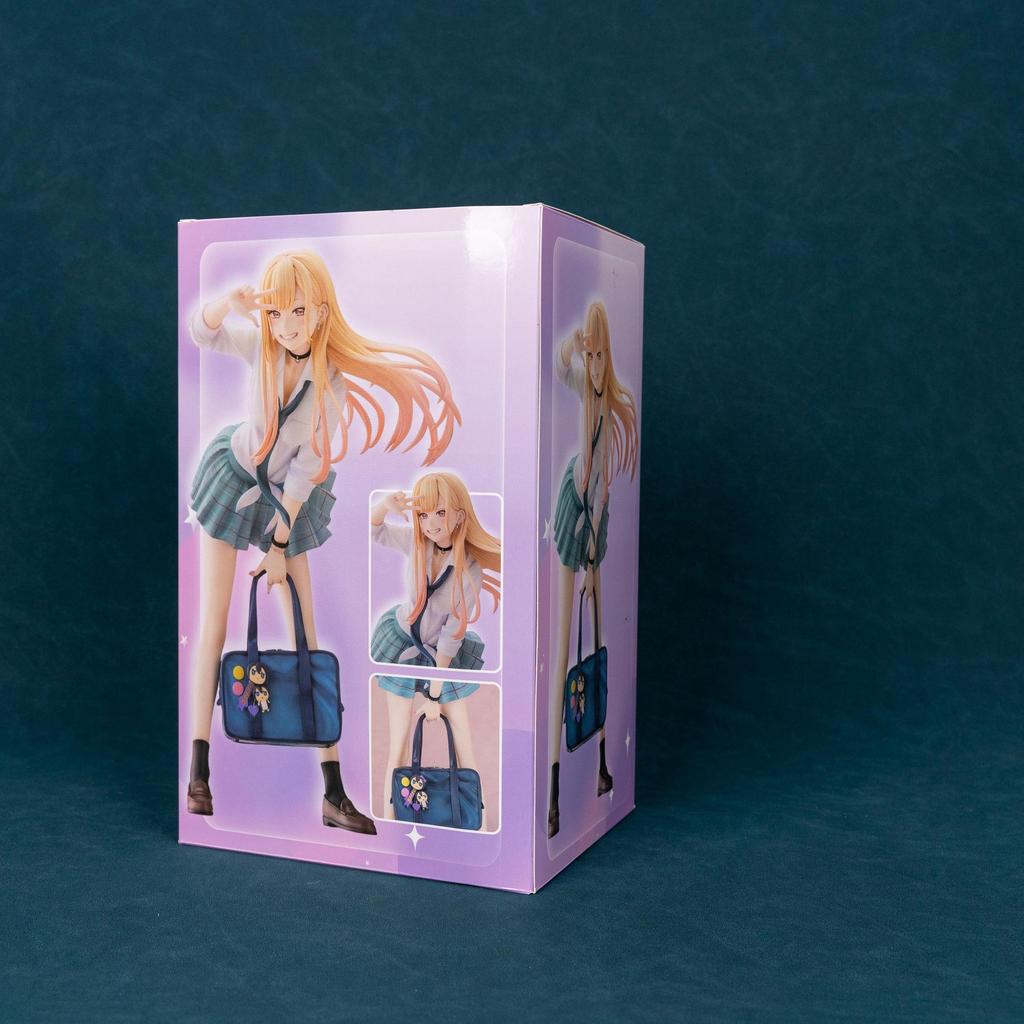 Kitagawa Marin Anziehpuppe: Anime-Figur in Uniform