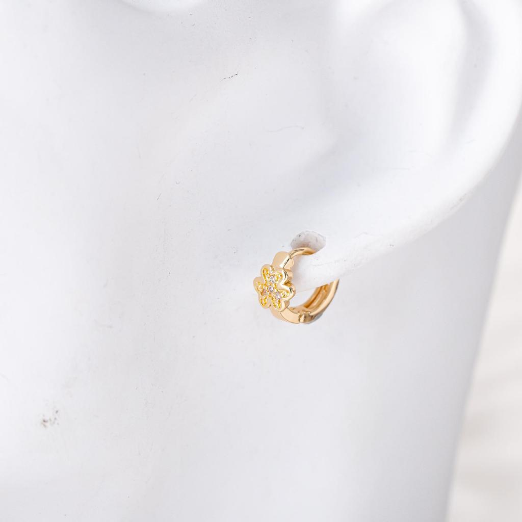 Korean Zirconia Flower Earrings: Light Luxury Clover Design for Women