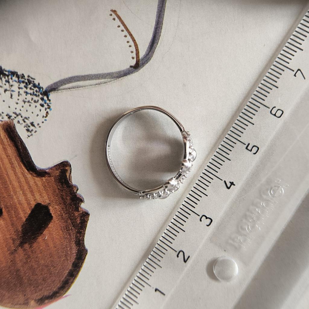 Серебряное кольцо с фианитами 0.32ct, вес изделия 2,27 гр (2197669)