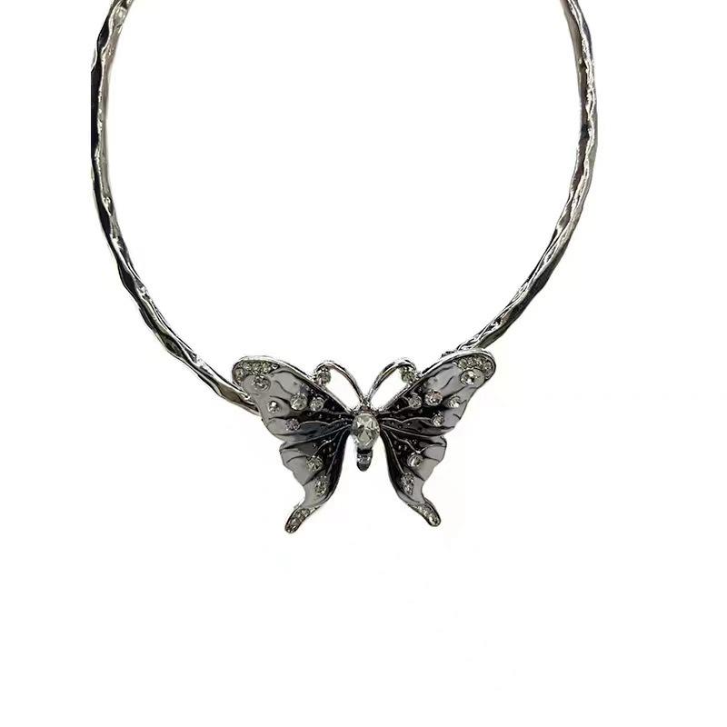 

Sweet and cool butterfly necklace niche design sense collarbone chain new neck chain unique accessories women