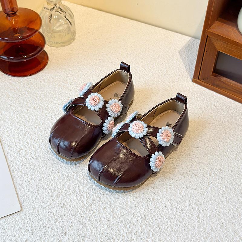 Korean version of girls 2025 retro princess shoes flower shallow mouth children's single shoes soft sole small leather shoes Mary Jane classmate