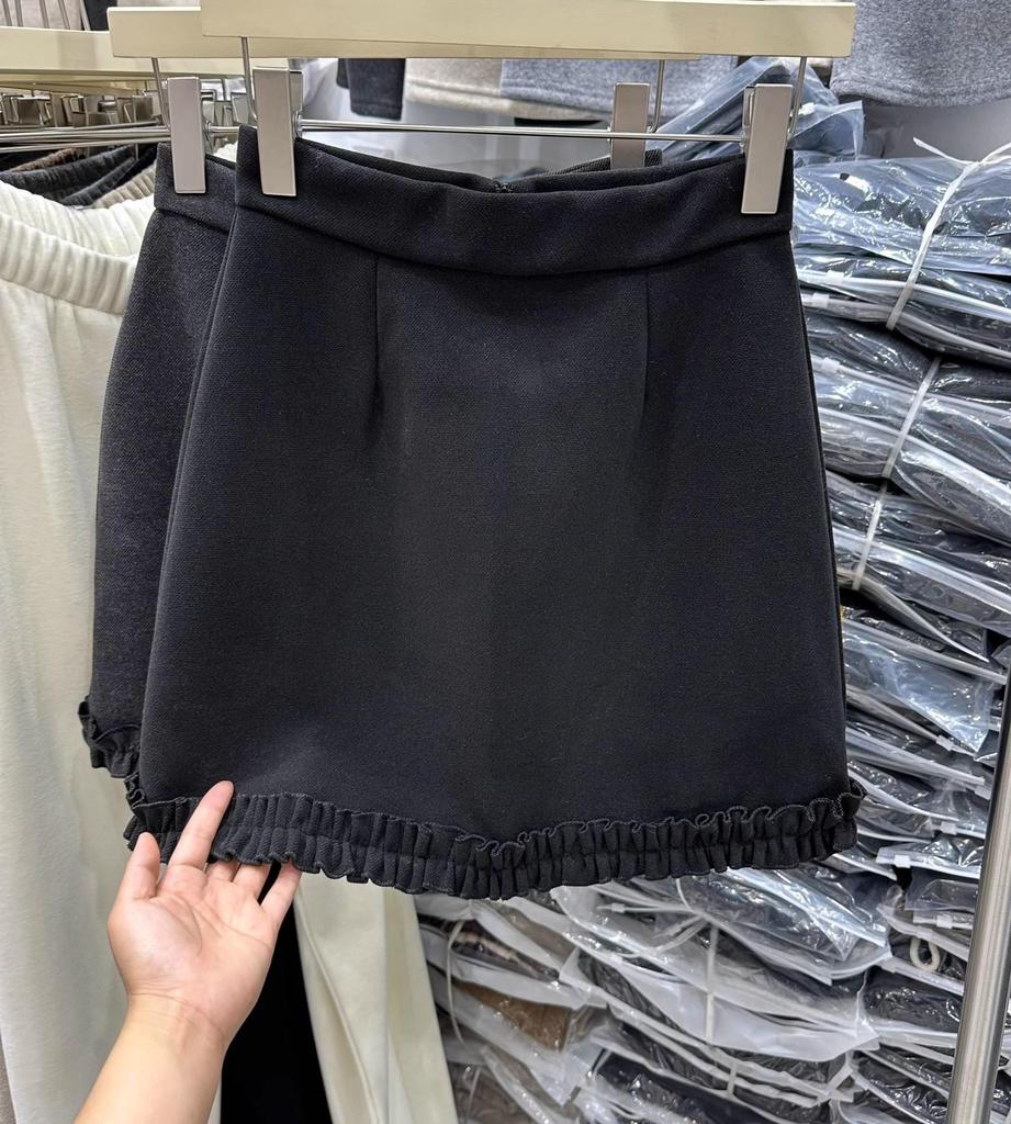 Women's A-Line Wool Skirt with Wood Ear Trim - Slimming, Anti-Exposure, College Style for Autumn/Winter.