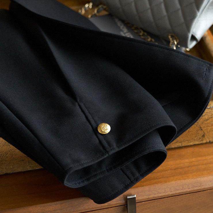 In Stock: Elegant One-Piece Pleated Short Skirt with Chic Metal Buckle for Women
