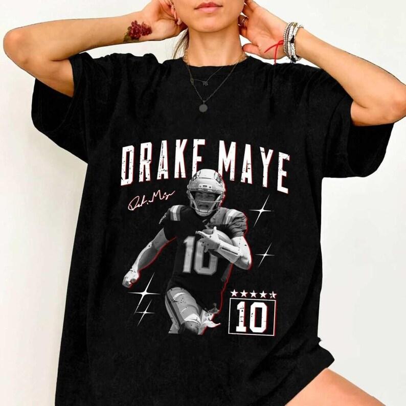 Drake Maye 90s Vintage Graphic Tee Drake Maye Football Fan Gifts S