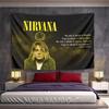 Gelber „Nirvana“-Text, Smiley-Gesicht-Logo, Kurt Cobain und ein Zitat. Gemusterter Wandteppich für Schlafzimmer und Wohnzimmer Heimdekoration
