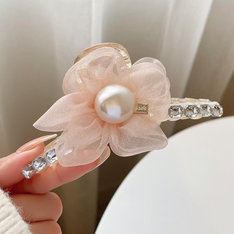 Elegant Retro Leather Hair Curler Clip - Small, Luxury, and Fashionable Hair Accessory