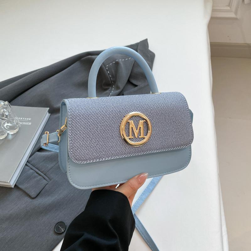 Popularna przenośna mała kwadratowa torba wiosenno-letnia nowa moda retro listowa torba na ramię listonoszka