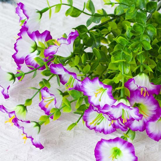 Ramo de Flores de Petunia Falsas para Exterior Flores Artificiales Realistas Resistentes a los Rayos UV Flores Falsas para Porche Patio Jardinera de Ventana Cesta Colgante