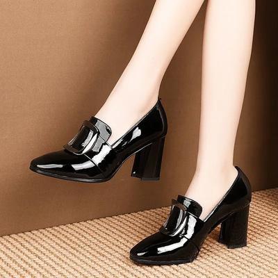 Schwarze Weiches Leder High Heels Neuer Stil Runde Zehenpartie Schnallendesign Dicker Absatz Erwachsenenschuhe PU-Leder Gummisohle