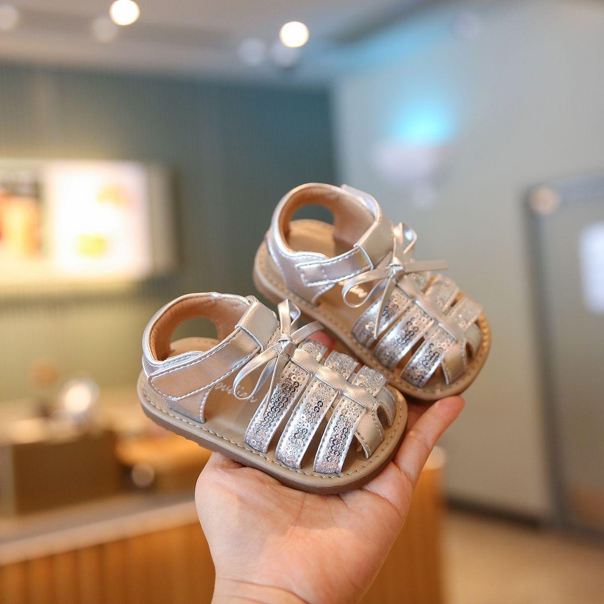 

Girls bag head sandals 2025 summer new children s shoes women s treasure princess shoes soft sole silver beige small fragrance 25 yards inner length 16CM срібний