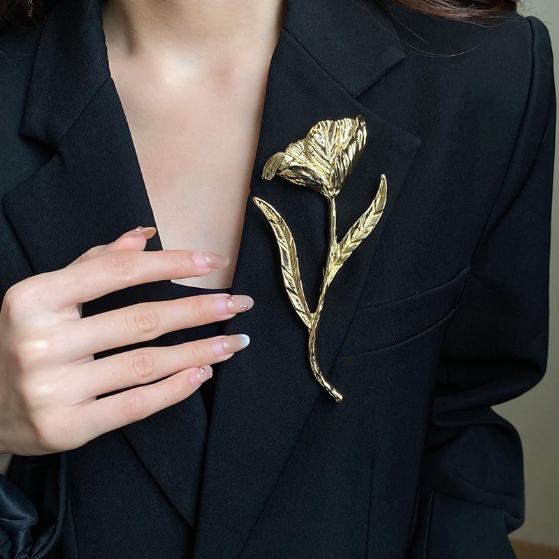Exaggerated Large Leaf Flower Brooches for Women Luxury Exquisite Metal Corsage Pin Vintage Versatile Clothing Accessories Gift