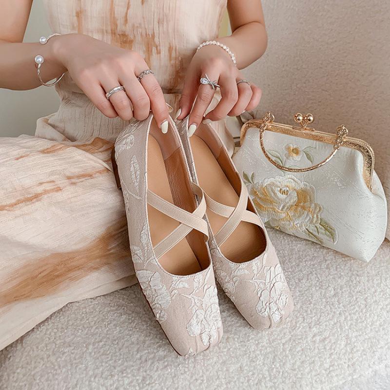 Spring New National Style Cheongsam Hanfu Shoes Shallow Mouth Casual Retro Single Shoes Foot Cover Women's Versatile Soft Sole Square Head