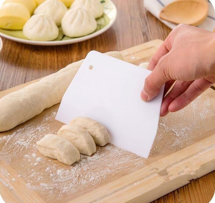 

DIY Kitchen Baking Scraper Multi Functional Plastic Butter Cutting Knife Cake Scraper Noodle Accessories Convenient Small Tool