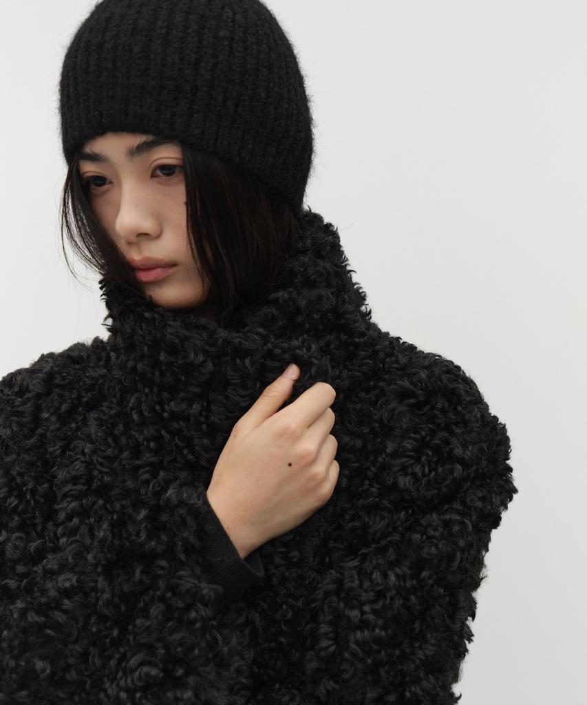 Loutaideu Fluffy Knit Beanie [Black]