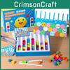 Kinderspielzeug zum Farben zuordnen mit Klammern und Bällen, aus Papiermaterial, für das interaktive Spiel zwischen Eltern und Kind