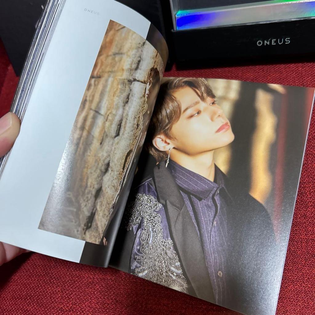 [USED] ONEUS Light us Hwanwoong autographed