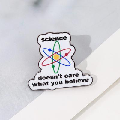 Wissenschaft kümmert sich nicht darum, was du glaubst Lustiger Spruch Emaille-Brosche