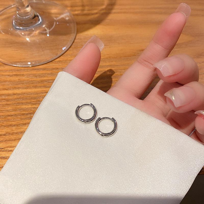 South Korean Elegant Zircon Hoop Earrings - Trendy, Versatile Plain Hoops with Love Design