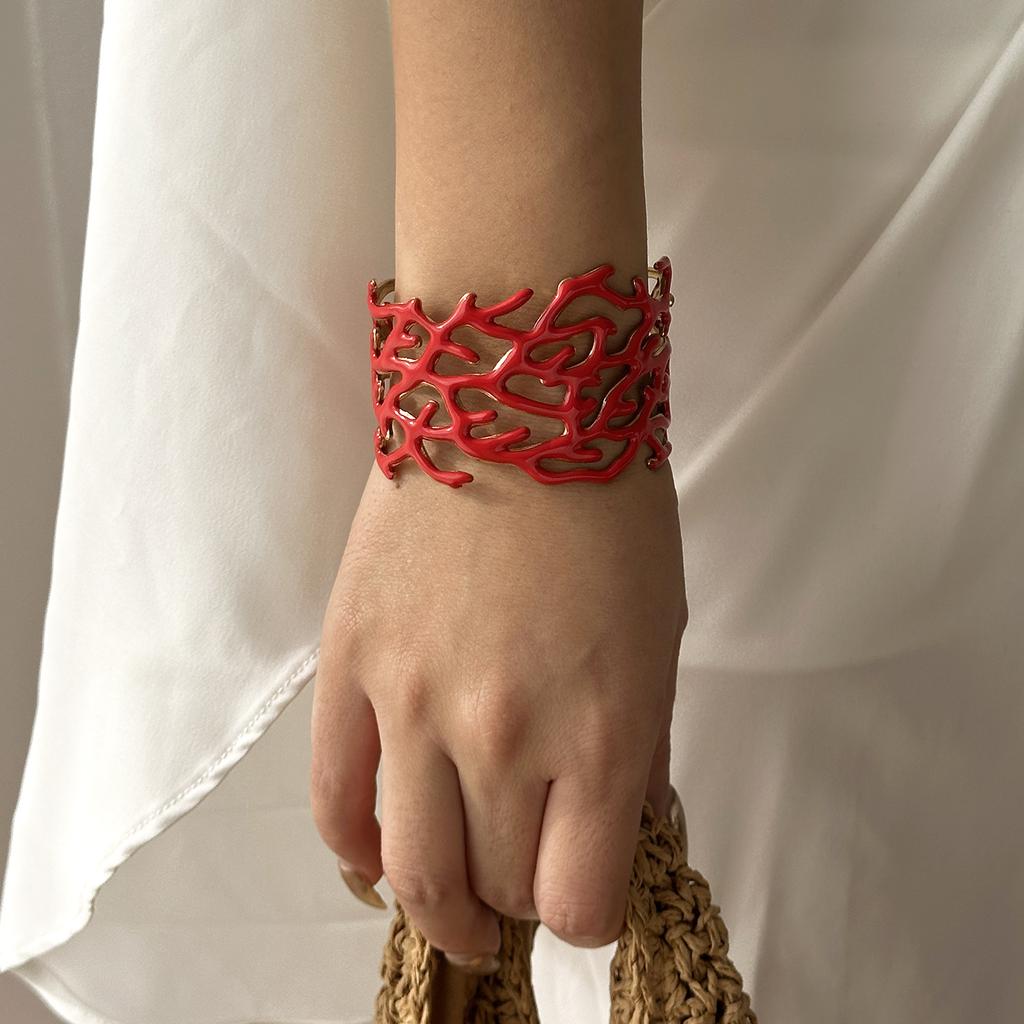 Exaggerated Summer Niche Red Coral Shaped Cuff Bangle for Women Simple Metal Starfish Wide Bracelet Beach Party Jewelry Gifts