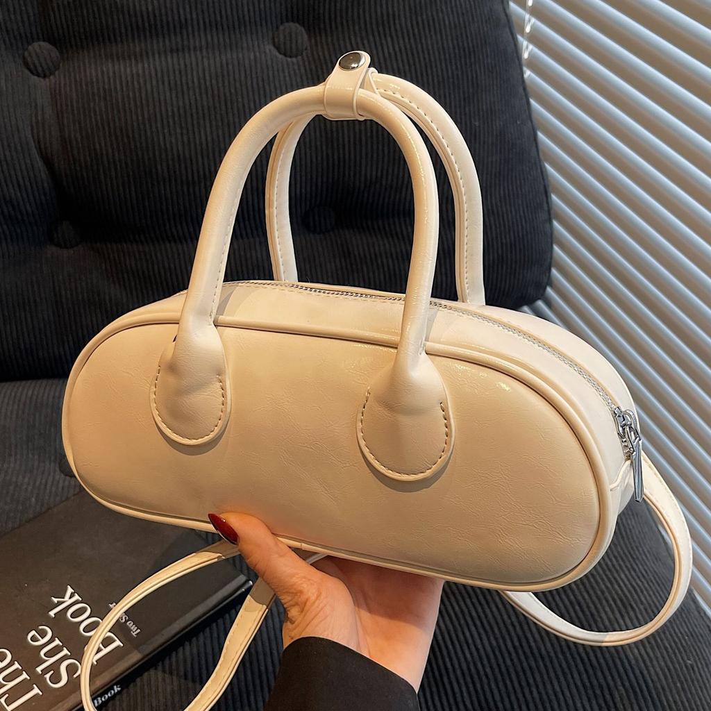 Xiaohongshu Fashion High Sense Niche Casual Versatile Baguette Bag Women's 2025 Spring and Summer New Solid Color Handbag