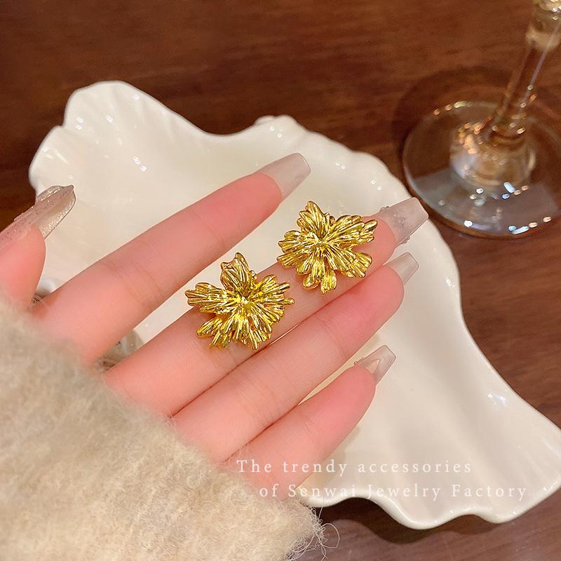 Silver needle gold three-dimensional flower stud earrings front and rear two wearing light luxury earrings unique earrings
