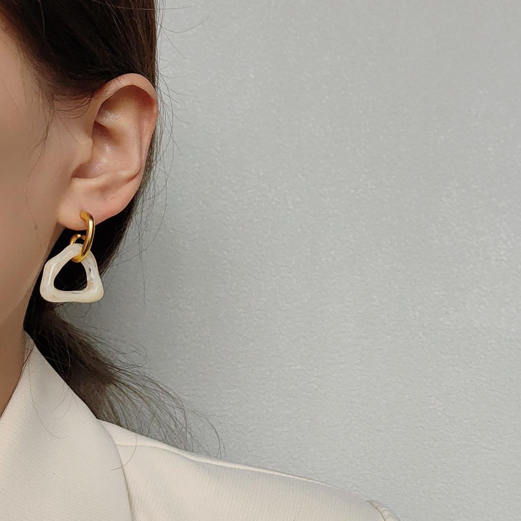 Vintage Temperament Asymmetric Brown Resin Stud Earrings For Women Female Gift Fine Fashion Jewelry Accessories