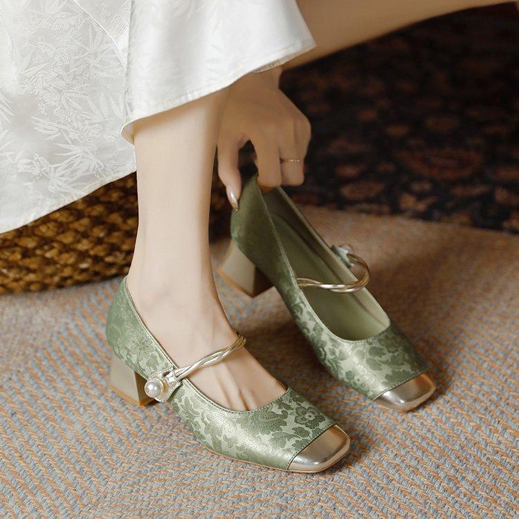 New Chinese Style High Heels Women's Autumn 2025 New French Temperament Square Head Word with Thick Heel Single Shoes