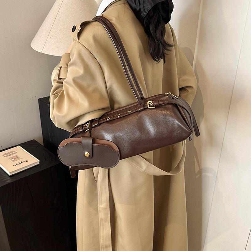 Vintage British style tote bag female niche design large capacity commuter briefcase college style portable underarm bag