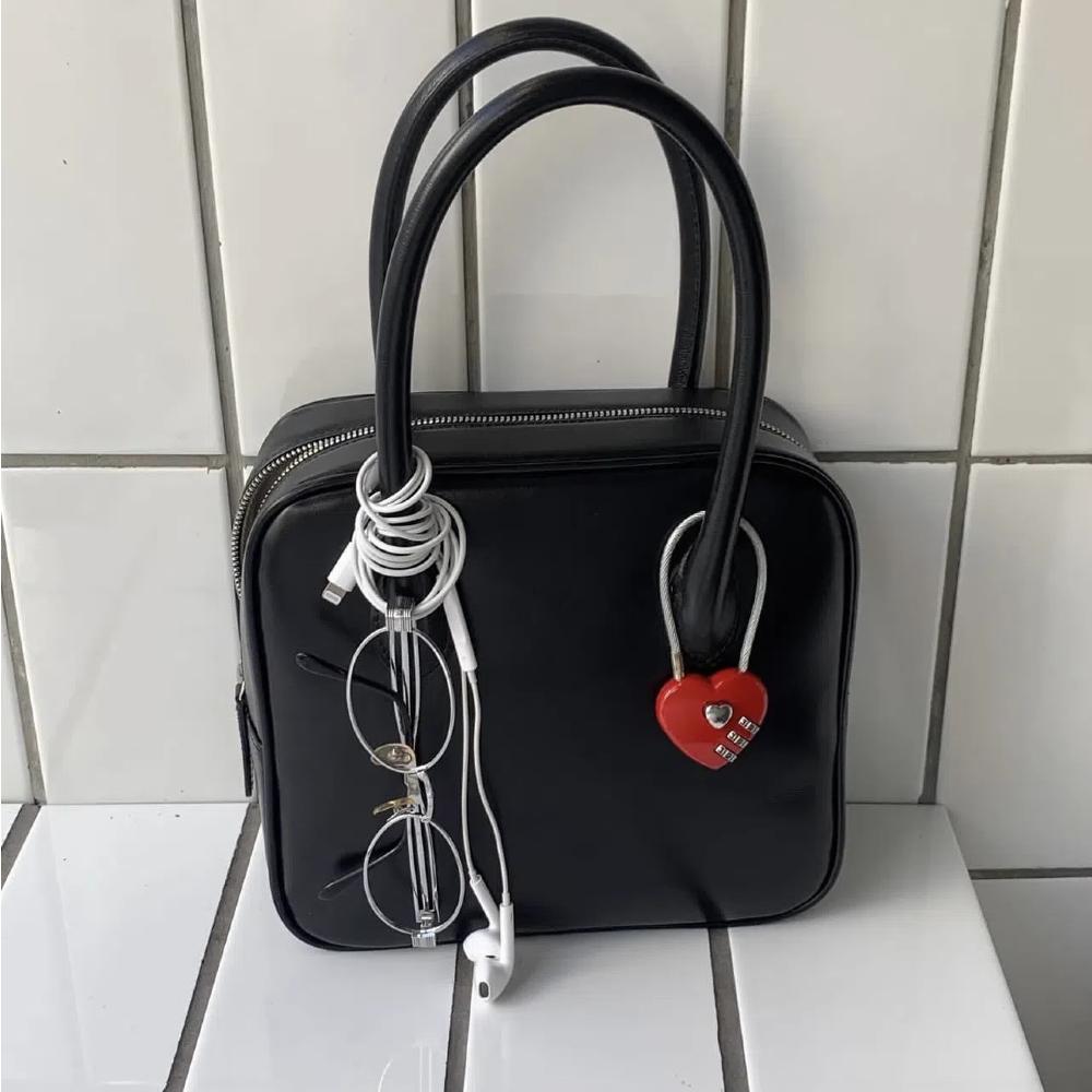 INS Korean Red Heart Lock Keychain Y2K Emo Aesthetic Vintage Charm Keychain Bag Pendant Punk Sweet Accessories Harajuku Jewelry