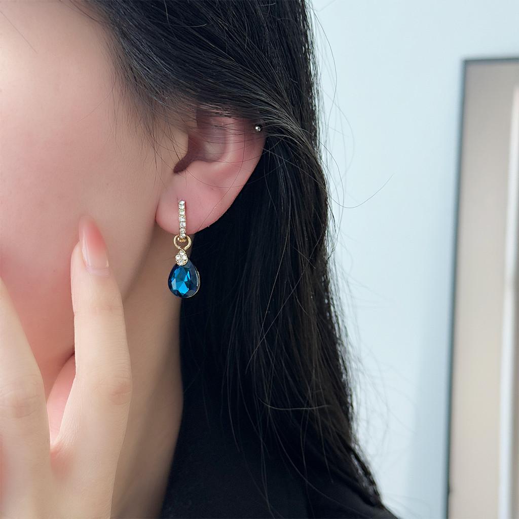 Drop Water Natural Earrings For Women With Alloy Material And Elegant Design