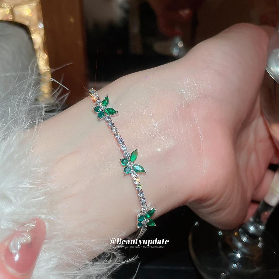 Elegant French Minimalist Zircon Butterfly Bracelet - Luxury Fashion Jewelry with Exquisite Design
