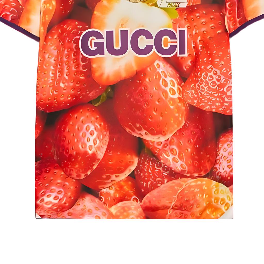 Palace X GUCCI Fotbalové tričko z technického dresu s potiskem jahod 720341-XJE10-6285