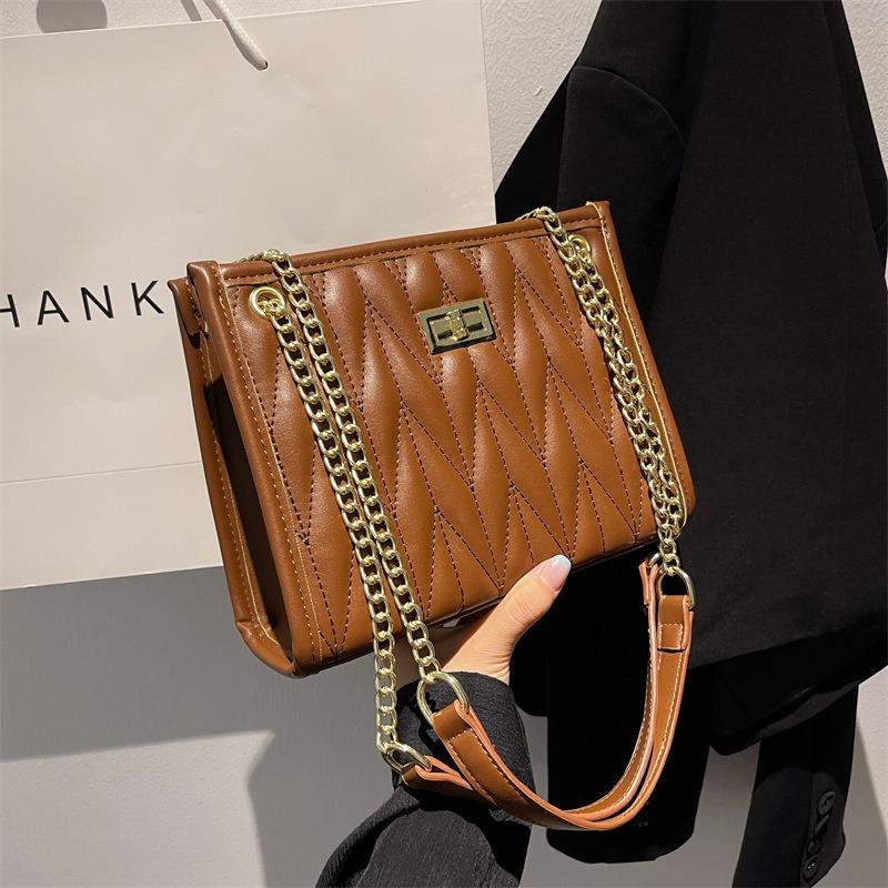 Retro Large-capacity Bag Women's New Versatile Autumn and Winter Fashion Chain Shoulder Bag Crossbody Commuter Bag