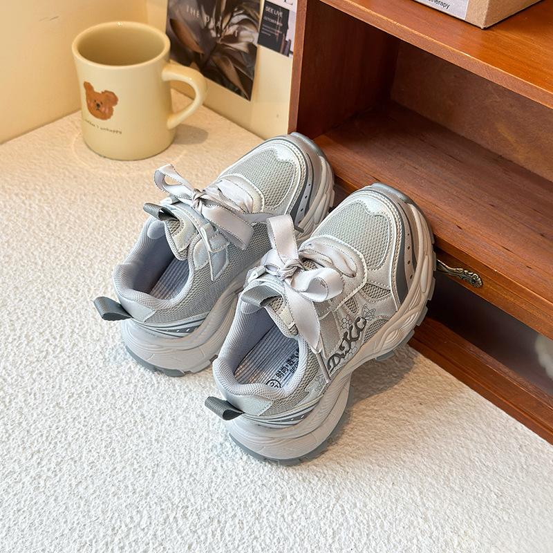 

2025 весна и осень новая коллекция для девочек сетчатые дышащие спортивные туфли детская модная легкая повседневная обувь мягкая подошва нескользящие кроссовки 30 серебряный