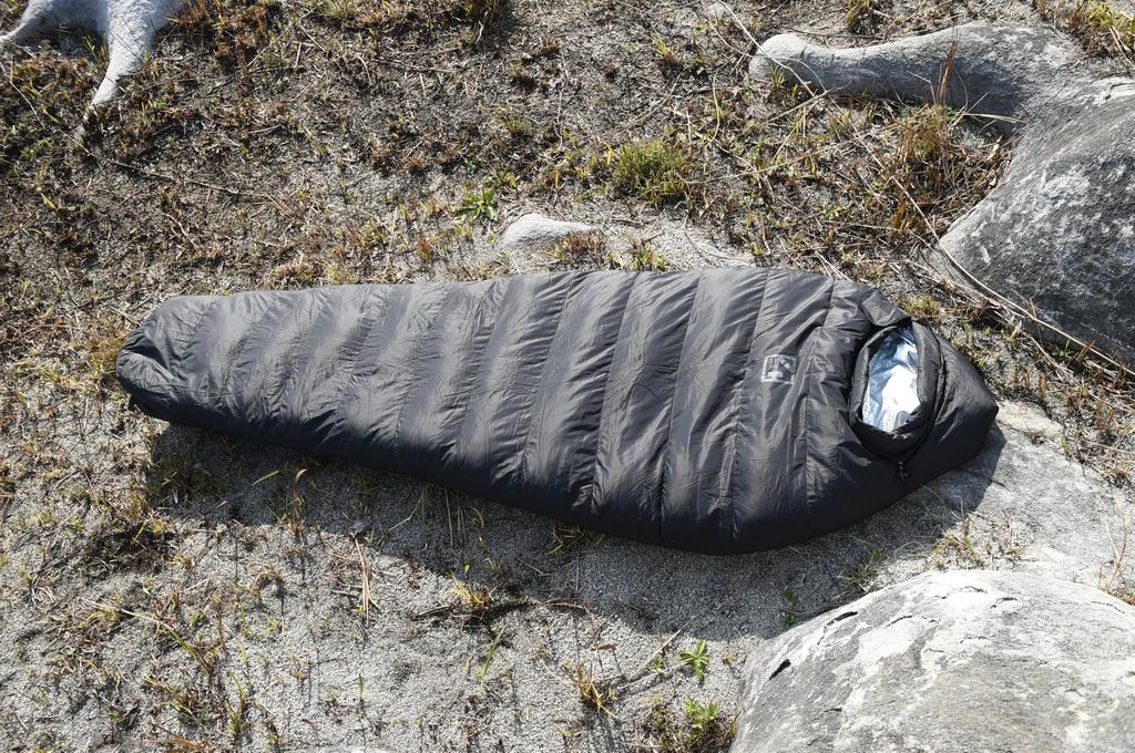 sleeping Black warm even in extreme structure 1400g Lightweight Compact Top shell sleeping bag Winter sleeping bag Spring 3 400T20D nylon down Cold