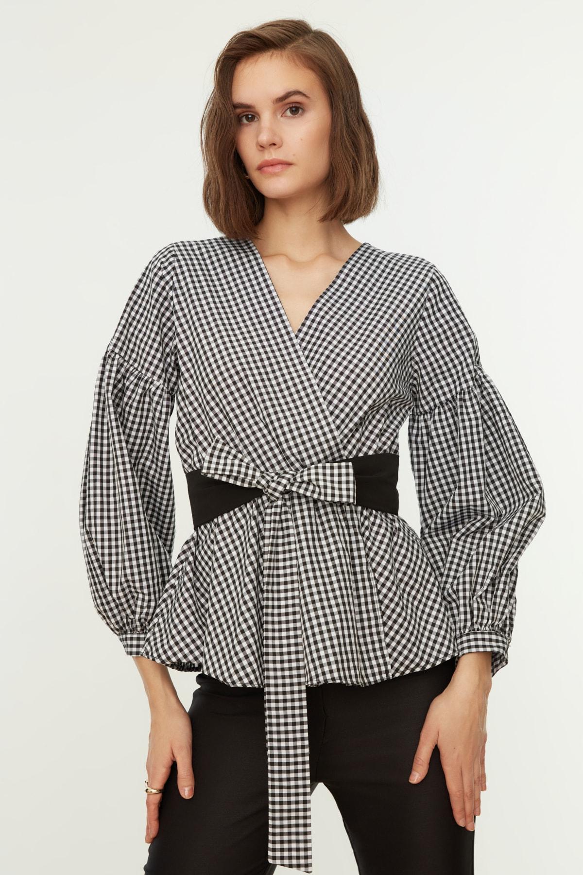 

Блузка - Черный - Классический крой