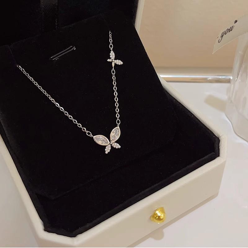 Double Butterfly Necklace with Diamonds, Light Luxury and Cold Wind Collarbone Chain Pendant, Birthday Gift for Girlfriend and Girlfriend