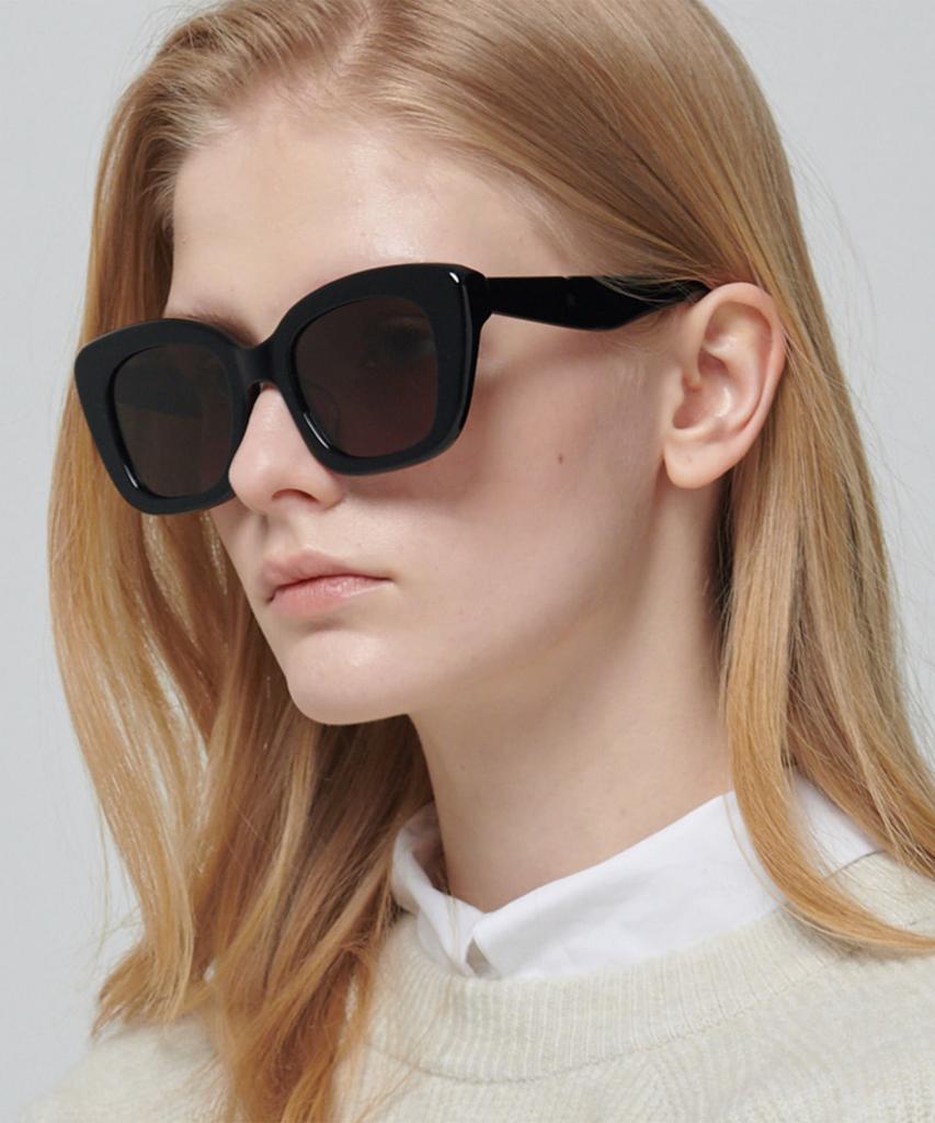 Seupeulingseuteulingseu Butterfly Shape Sunglasses Page 74 [Black]