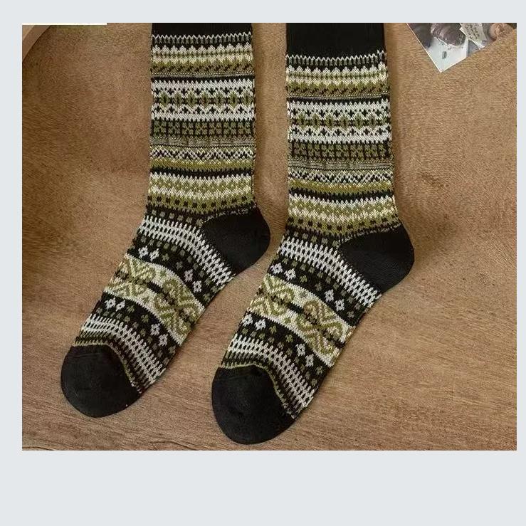 1 Pair of Autumn and Winter Retro Thick Mid Tube Socks Maillard Winter Thick American Pile Socks Mid Tube Short Socks Set
