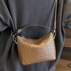 Niche popular textured woven bag women's 2025 spring and summer new Korean version fashionable and elegant one-shoulder portable messenger bag