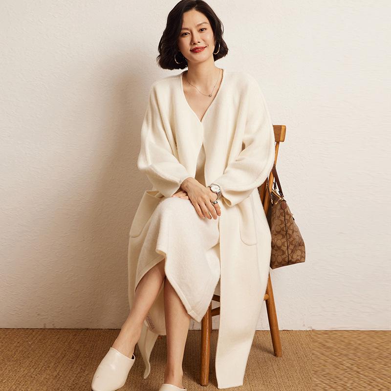 Versatile Cashmere Long Coat: Round Neck, Buttonless, Mid-Length, Stylish and Casual, Long-Sleeved Outerwear for Autumn/Winter.