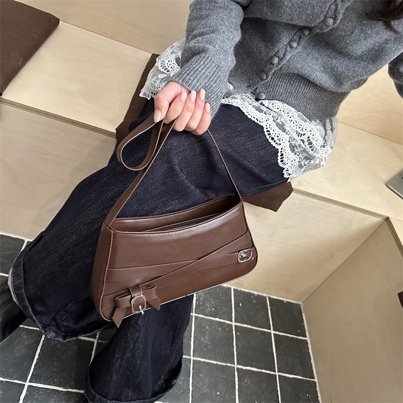Décoration de ceinture rétro grande capacité hiver nouveau mode décontracté couleur unie sac à bandoulière portable sac sous le bras femmes