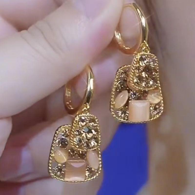 New temperament square earrings with fashionable, elegant and atmospheric design, ear buckle